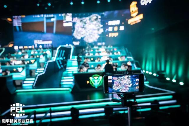 配镜头与社 配镜头与社